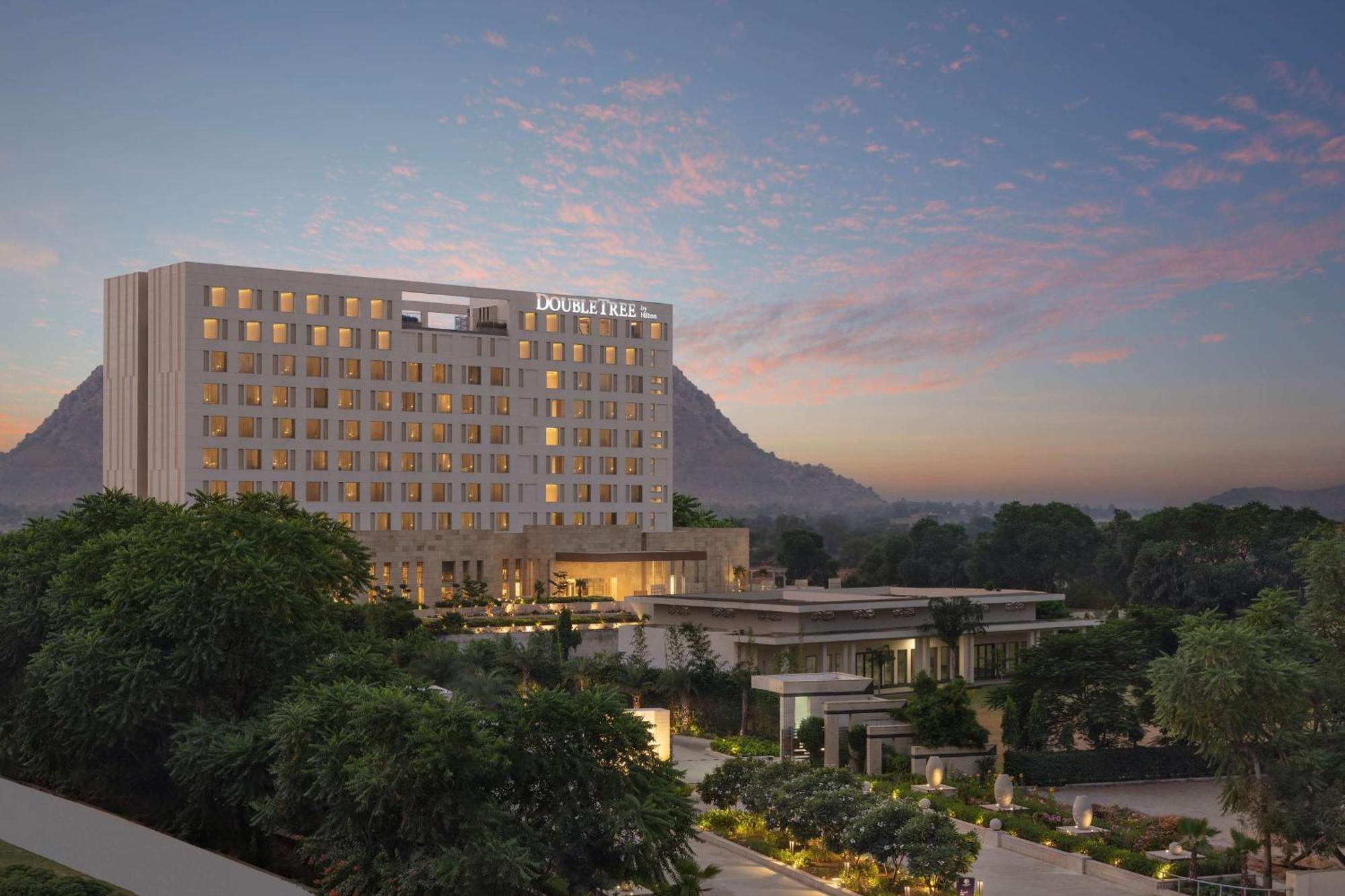 Doubletree By Hilton Jaipur Amer Exteriér fotografie